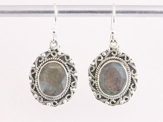 Bewerkte zilveren oorbellen met labradoriet afbeelding 4