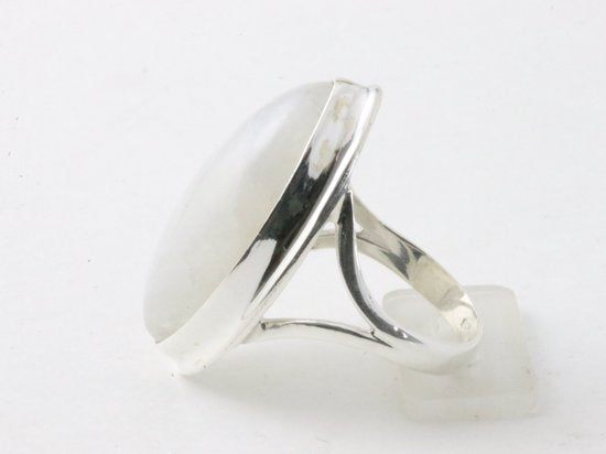 Langwerpige hoogglans zilveren ring met regenboog maansteen afbeelding 2