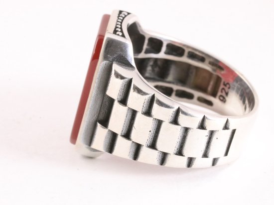 Bewerkte zilveren herenring met rode agaat afbeelding 2