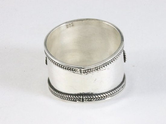 Brede bewerkte zilveren ring met zwarte agaat afbeelding 3