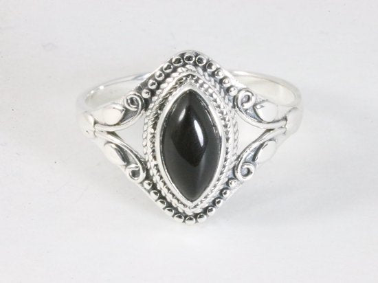 Fijne bewerkte zilveren ring met onyx afbeelding 4