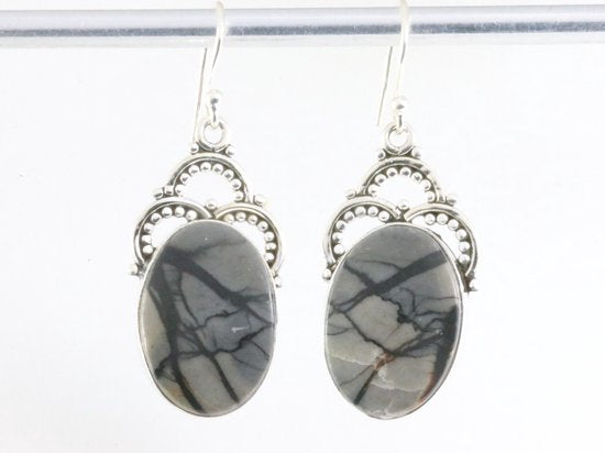 Bewerkte zilveren oorbellen met zwarte Picasso jaspis afbeelding 4