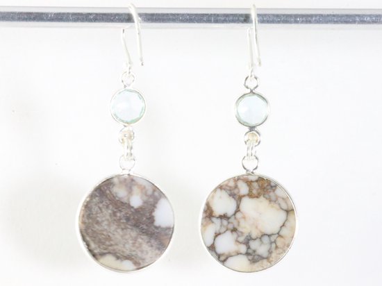 Ronde zilveren oorbellen met wild horse magnesiet en blauwe topaas afbeelding 2
