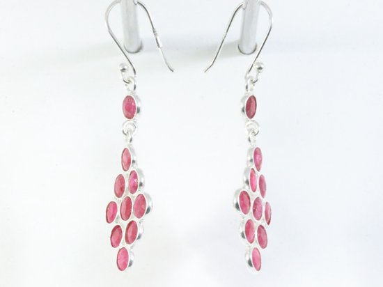 Lange zilveren oorbellen met robijn afbeelding 2