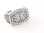 Bewerkte zilveren herenring met niëllo decoraties afbeelding 1