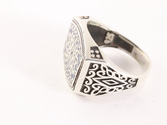 Bewerkte zilveren herenring met niëllo decoraties afbeelding 2