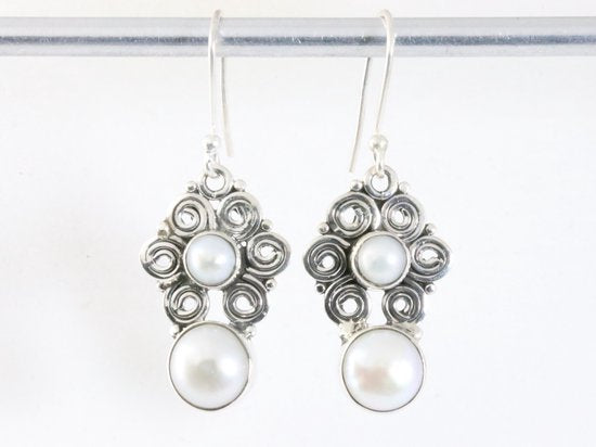 Bewerkte zilveren oorbellen met parel afbeelding 3