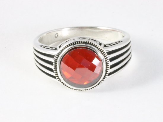 Zware bewerkte zilveren ring met granaat afbeelding 4