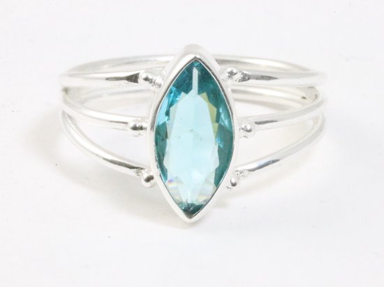 Opengewerkte zilveren ring met blauwe topaas afbeelding 4