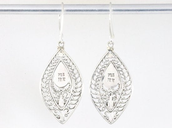 Opengewerkte zilveren oorbellen met 18k gouden decoratie afbeelding 2