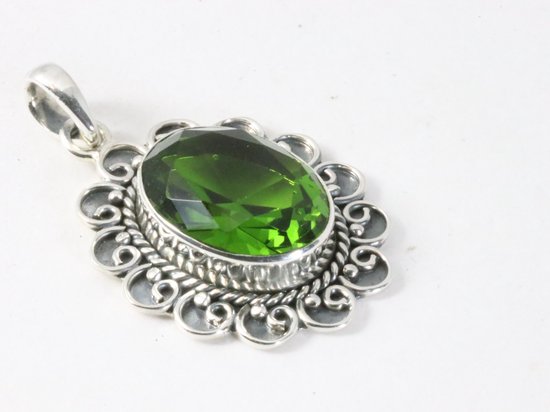 Bewerkte zilveren hanger met peridoot afbeelding 2