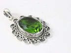 Bewerkte zilveren hanger met peridoot afbeelding 2
