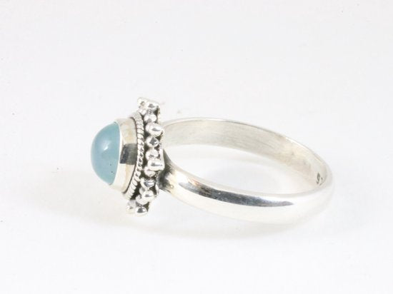 Fijne bewerkte zilveren ring met aqua chalcedoon afbeelding 2