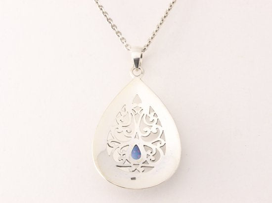 Traditionele bewerkte zilveren hanger met Australische opaal aan ketting afbeelding 3