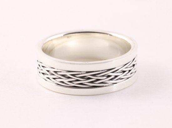 Zware zilveren ring met vlechtmotief afbeelding 1