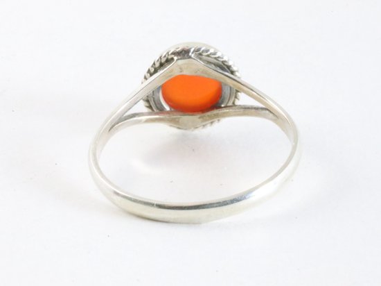 Fijne bewerkte ronde zilveren ring met carneool afbeelding 3