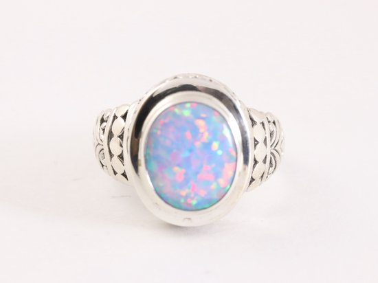 Traditionele bewerkte zilveren ring met Australische opaal afbeelding 4