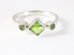 Fijne hoogglans zilveren ring met peridoot afbeelding 4