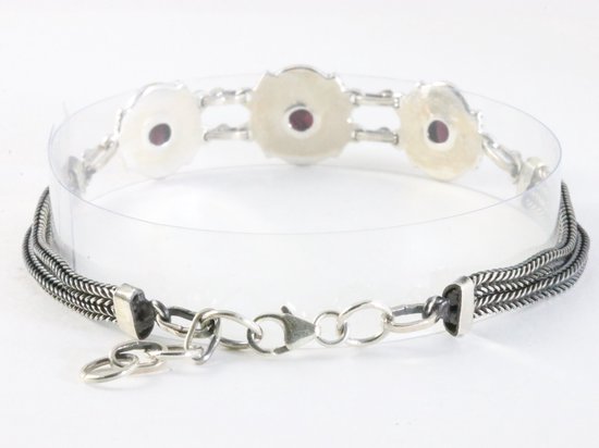 Bewerkte zilveren armband met granaat afbeelding 3