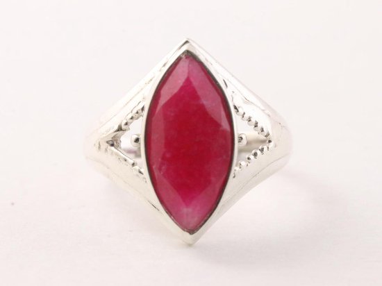 Opengewerkte zilveren ring met robijn afbeelding 4