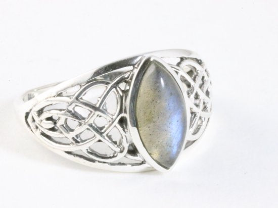 Opengewerkte zilveren ring met labradoriet afbeelding 1