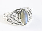 Opengewerkte zilveren ring met labradoriet afbeelding 1