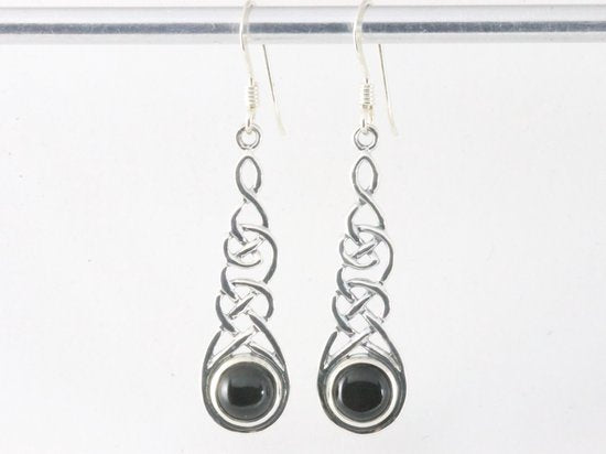 Lange opengewerkte zilveren oorbellen met onyx afbeelding 4