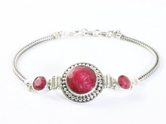 Bewerkte zilveren armband met robijn afbeelding 1