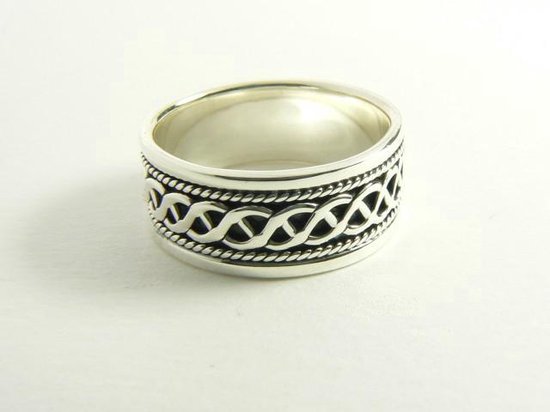 Zilveren ring met kruiskabelpatroon afbeelding 1