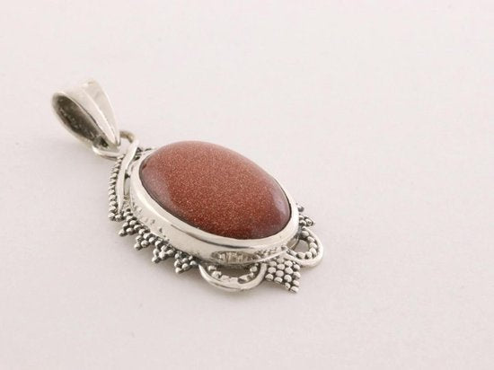 Bewerkte zilveren hanger met goudsteen aan ketting afbeelding 3