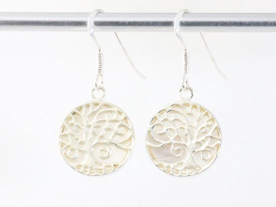 Ronde zilveren oorbellen met levensboom op parelmoer afbeelding 4