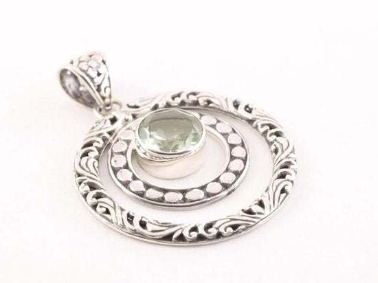 Traditionele bewerkte zilveren hanger met groene amethist aan vossenstaart ketting afbeelding 2