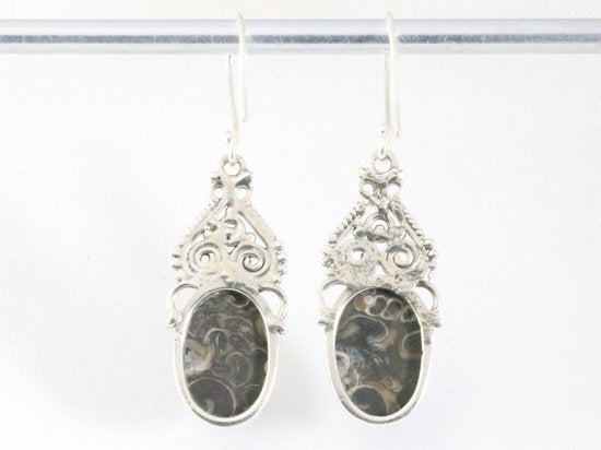 Bewerkte zilveren oorbellen met turitella agaat afbeelding 2