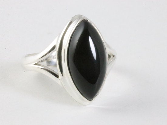 Hoogglans zilveren ring met onyx afbeelding 1