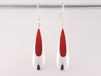 Lange druppelvormige zilveren oorbellen met rode koraal steen afbeelding 4