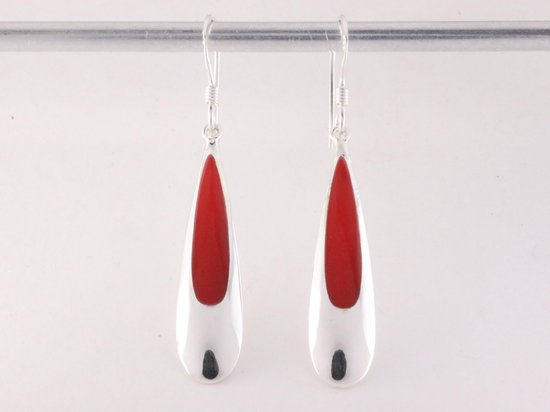 Lange druppelvormige zilveren oorbellen met rode koraal steen afbeelding 4