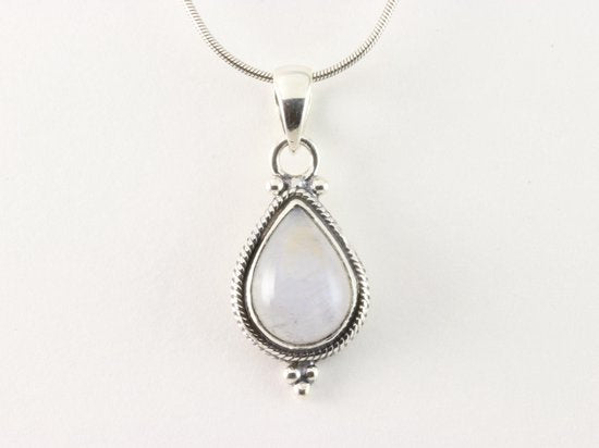 Fijne bewerkte zilveren hanger met regenboog maansteen aan ketting afbeelding 1