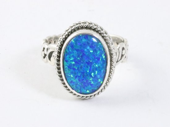 Traditionele bewerkte zilveren ring met Australische opaal afbeelding 4