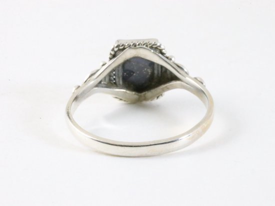 Fijne bewerkte zilveren ring met lapis lazuli afbeelding 3
