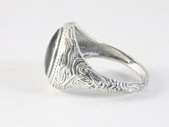 Bewerkte zilveren ring met onyx afbeelding 2