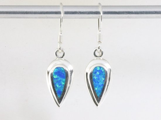 Fijne hoogglans zilveren oorbellen met Australische opaal afbeelding 3