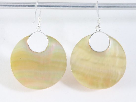 Zilveren oorbellen met grote ronde goudkleurige schelp afbeelding 2