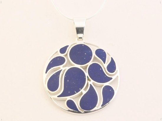 Ronde opengewerkte zilveren hanger met lapis lazuli aan ketting afbeelding 4