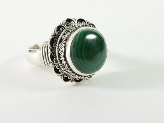 Zware bewerkte zilveren ring met malachiet afbeelding 1