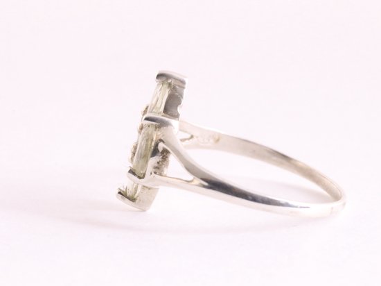 Fijne zilveren ring met groene amethist afbeelding 2