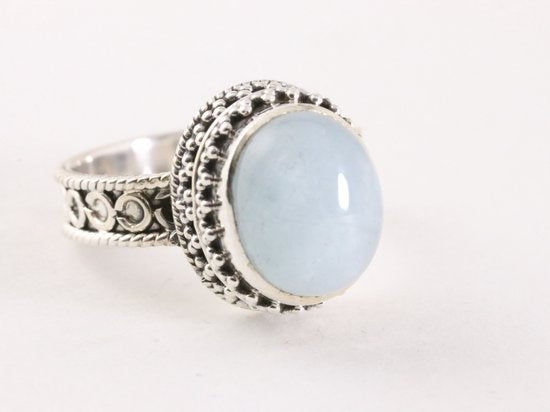 Traditionele bewerkte zilveren ring met aquamarijn afbeelding 1