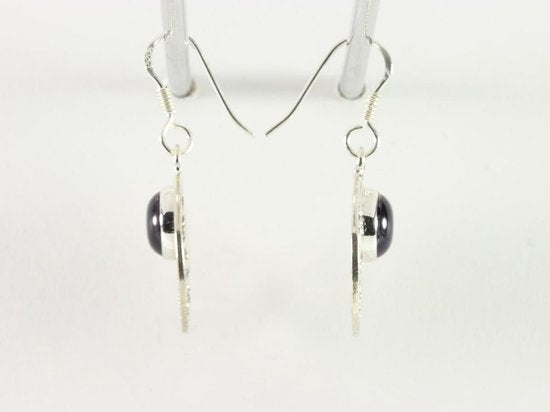 Ronde opengewerkte zilveren oorbellen met amethist afbeelding 2