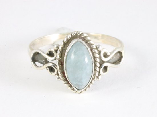 Fijne bewerkte zilveren ring met aquamarijn afbeelding 4