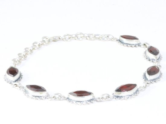 Bewerkte zilveren armband met granaat afbeelding 2