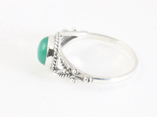 Fijne bewerkte zilveren ring met groene onyx afbeelding 2